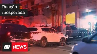 Comerciante reage a assalto e mata dupla de bandidos em pizzaria de São Paulo