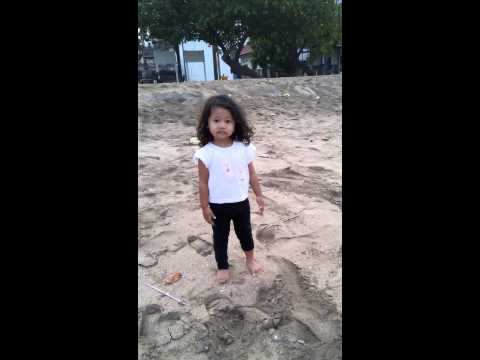 Kaleena di pantai kuta Nov 2014