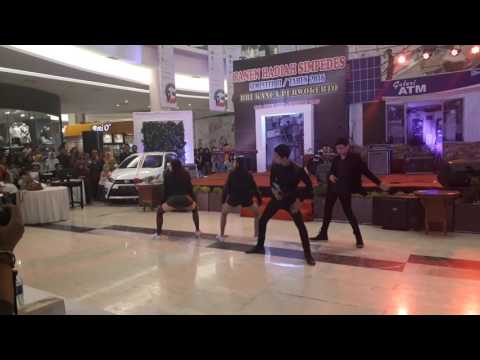 [180317] Etscarlt - Don't Recall + Oh Nana (K.A.R.D Cover) at Rita Supermall Purwokerto
