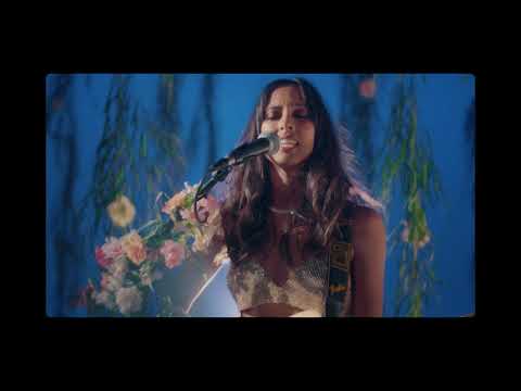 Anjulie - Assholeholic (Official Live Performance)