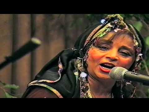 بانو سیما بینا Maestra Sima Bina: جونای قلعه پیر