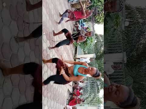 Les danseuses de l'orchestre Quartier des As en mode ballet ,avec leader Teddymbala