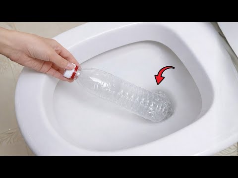 Place a plastic bottle in the toilet; it's not dirty, it doesn't smell, it's very practical.