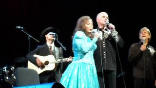 Loretta Lynn- God Bless America Again (Live at DPAC)