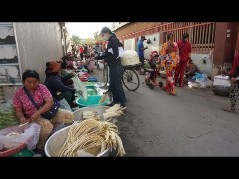 Amazing Natural Fish Selling On The Street @Takhmao Thmey Market - Morning Daily LifeStyle of Vendor