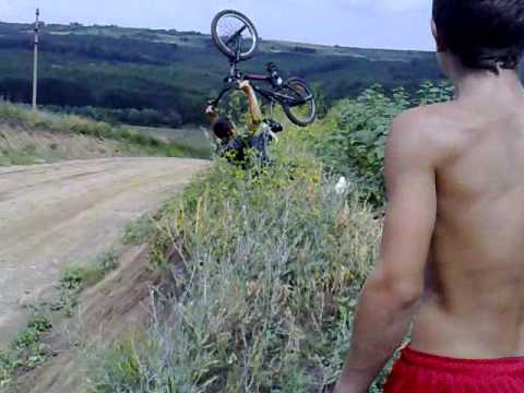 baietzajii din malusteni fac numai prostioare