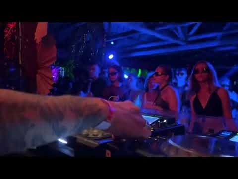Começando o set com deep house na categoria! Carnaval da Lake!