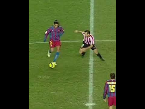 Ronaldinho Barcelona Skills 🤯