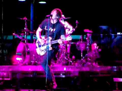 Blink 182 - Stay Together For The Kids (live AZ Fall Frenzy 9/19/09) poor sound