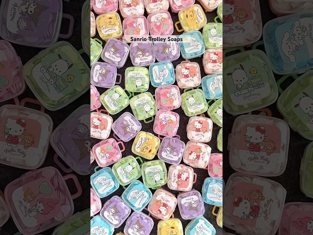Vídeo relacionado con My sweety pop | Alfombrilla de ratón XXL Hello Kitty y Kuromi 80x35 cm | Escritorio Gaming Kawaii | Superficie lisa de poliéster y base antideslizante | Accesorio de decoración de oficina idea de
