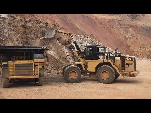 Caterpillar 992G Wheel Loader & Liebherr 984 Loading Caterpillar Dumpers - Sotiriadis/Labrianidis