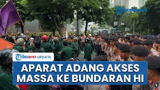 Massa Demo UMJ Bersitegang dengan Aparat di Kawasan Thamrin, Akses Jalan ke Bundaran HI Diadang