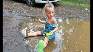 Funny BABY Playing in the mud - Cute BABY Lile