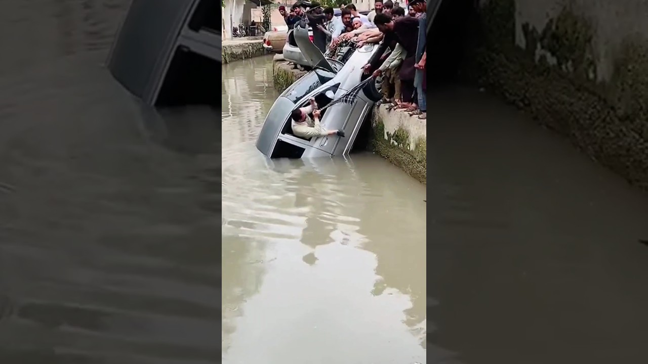 Car fall in water#short#technology