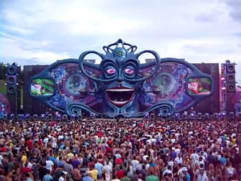 Tomorrowland 2009 - Armand Van Helden intro (HQ)