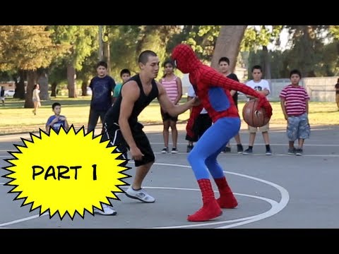 Homem aranha humilhando adversários no basquete