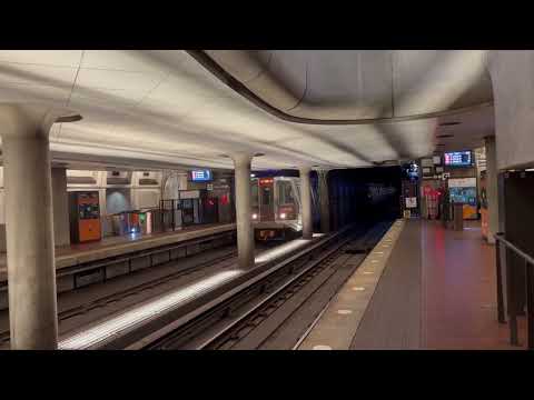 WMATA Metrorail: Double vinyl wrap 3000 series on the Red Line arriving at Judiciary Square