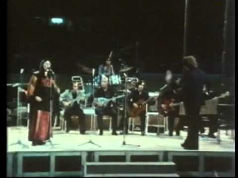Mikis Theodorakis 1974   Ausschnitte aus dem Konzert im Karaiskakis Stadion Athen 1 3