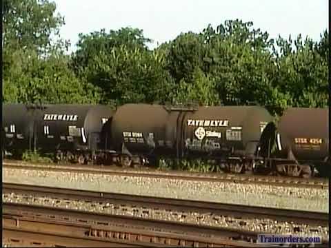 Classic Railroad Series 768 - Action at Berea, Ohio July 2010.