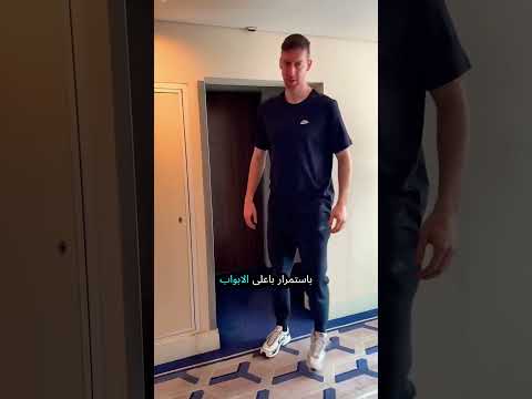 هذا الرجل طويل جدًا! 🧍📏