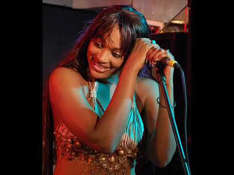 1 heure de retro avec TITI LA LIONNE