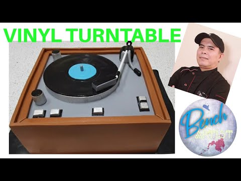 REALISTIC VINYL TURNTABLE CAKE