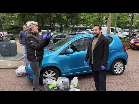 Rijnmond Helpt: jongeren delen maaltijdpakketten uit in Schiedam