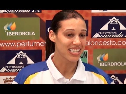 Presentación de Nicole Powell - Perfumerías Avenida Baloncesto