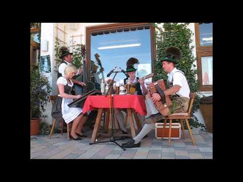 Berggasthof Gergstreit   Volksmusik auf der Aussichtsterrasse 2