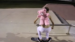 MILEY CYRUS SKATEBOARDING