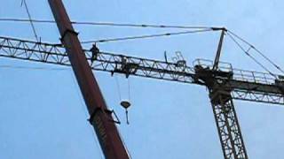 preview picture of video 'smontaggio di una gru edile city crane 3/11'
