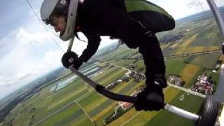 preview picture of video 'Hang gliding in Königsbrunn - southeast wind landing'