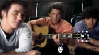 Nick and Kevin Jonas Sing 7:05