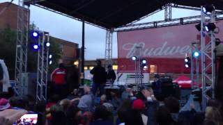 GZA with Abigail on stage - Crash Your Crew, Live at Index