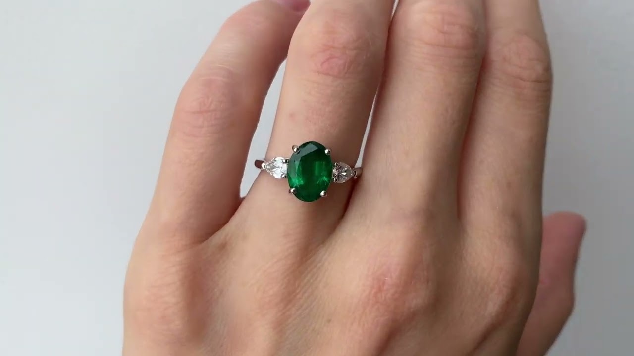 Bague en émeraude et diamants