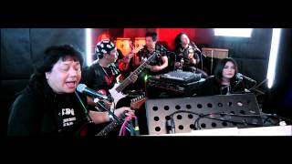 HOTDOG PERFORMS LIVE AT AMERASIAN