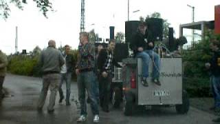 preview picture of video 'Papa Graf Bielefeld Brake Birders Stausee Bollerwagen Vatertag 2010'