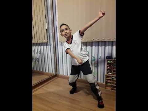 Marcos dançando Just Dance 2019