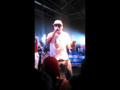 Gt Garza Performing At The Ware House Live