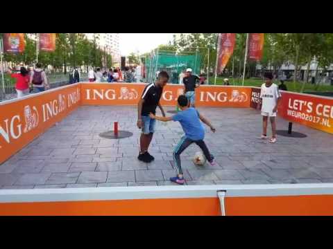Pole Soccer op Kruisplein in Rotterdam