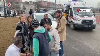 Kavşakta 2 Otomobil Çarpıştı 1 Yaralı