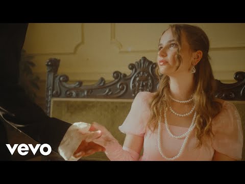 Julia Meladin - Perlen um den Hals (Offizielles Video)