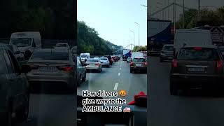 How drivers 🤬 give way to the AMBULANCE 🚑 during heavy traffic jam ⛔ #ambulance #emergency  #medic
