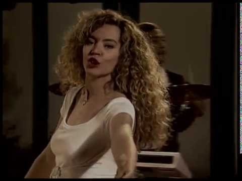 Ελένη Δήμου - Το φεγγάρι στην ταράτσα - Official Video Clip