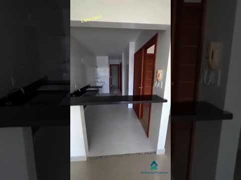 **Apartamento à Venda no Centro de Guarapari** Seu próximo imóvel pode estar a poucos passos do mar. Localizado no **Centro de Guarapari**, este apartamento reúne conforto, praticidade e uma excelente localização. São **76,82 m²**, com **2 suítes, sala de estar e jantar integradas, cozinha com despensa, varanda, banheiro social e área de serviço**. O imóvel também conta com **2 vagas de garagem**. Além de uma planta bem distribuída, um dos grandes diferenciais é a localização: próximo às **praias, comércio, restaurantes e principais serviços da cidade**. Uma excelente oportunidade para quem deseja **morar, aproveitar momentos de descanso ou investir em Guarapari**, em uma região valorizada e próxima ao mar. Entre em contato com a **Gilberto Pinheiro Imóveis** e conheça todos os detalhes.