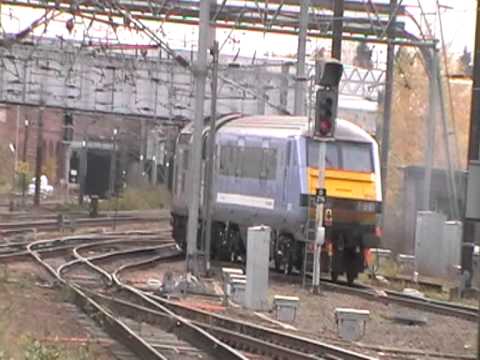 DRS class 37 No. 37607 departs Doncaster with Nat' Ex' East Anglia DVT No. 82103 9.11.10.