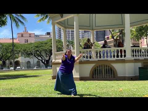 ʻUheʻuhene - "Aloha Kauaʻi" with Hula