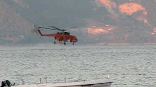 preview picture of video 'Lichada Forest Fire - Fire-helicopter draw water'