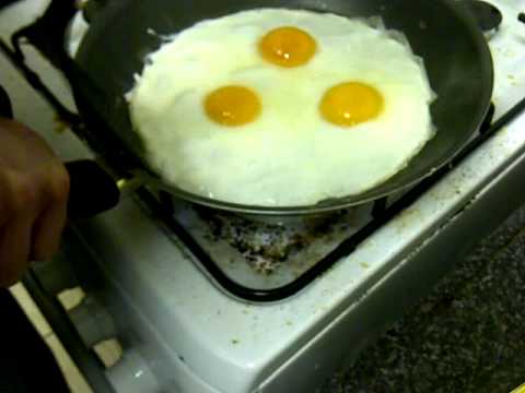 A Pro Chefs Guide on How to Cook Perfect Fried Eggs