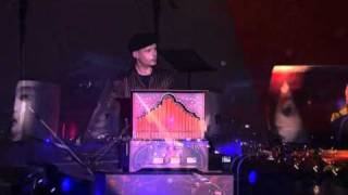 Jean Michel Jarre - Jarre in China (Live) - Equinoxe 8//Band in the Rain [2004]